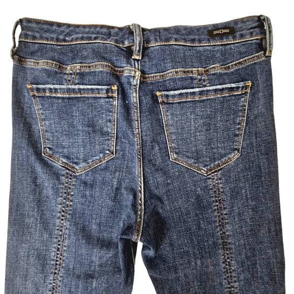 Nwot Liverpool Los Angeles Midrise The Crop Flare Dark wash Raw hem Jeans - Picture 9 of 17